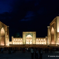 Registan, Samarkand. Links: Ulugbek-Madrasa - Mitte: Tilya-Kori-Madrasa - Rechts: Sher-Dor-Madrasa