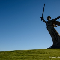 Mutter Heimat Statue in Wolgograd. Die Dimensionen sind gigantisch. 85 Meter von der Fußsohle bis zur Schwertspitze und ein Gewicht von 7.900 Tonnen (ohne Sockel)