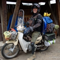 Für eine Fernreise muss es nicht immer eine von Touratech gepimpte Reiseenduro sein. Ein Honda Super Cub reicht auch, um sich seine Träume zu erfüllen.