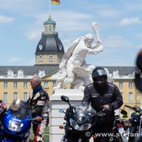 Immer kräftig drauf auf die Motorradfahrer - Biker Demo Karlsruhe 04.07.2020